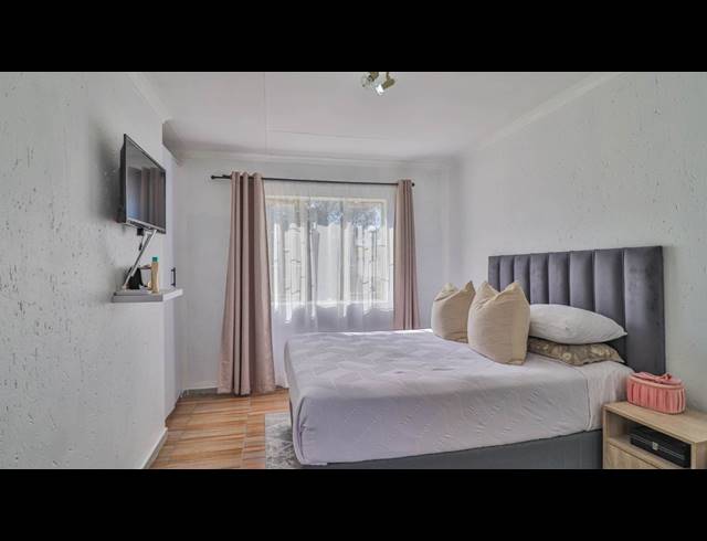 2 BEDROOM APARTMENT FOR SALE IN GREENSTONE HILL